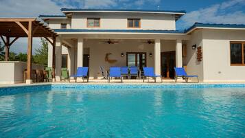 Villa | 5 bedrooms, Internet