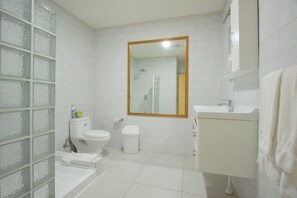 House | Bilik Mandi | Tisu tandas 