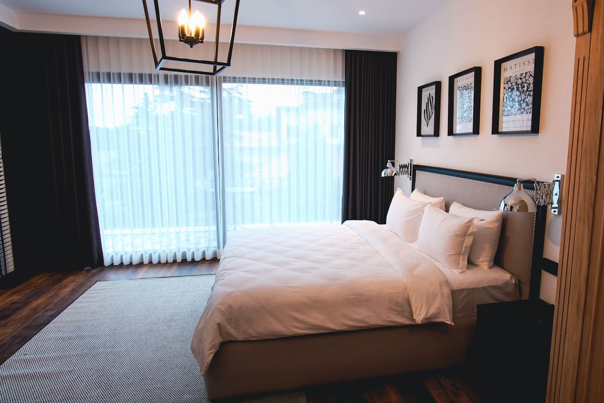 Superior Room | 1 bedroom, minibar, in-room safe, desk