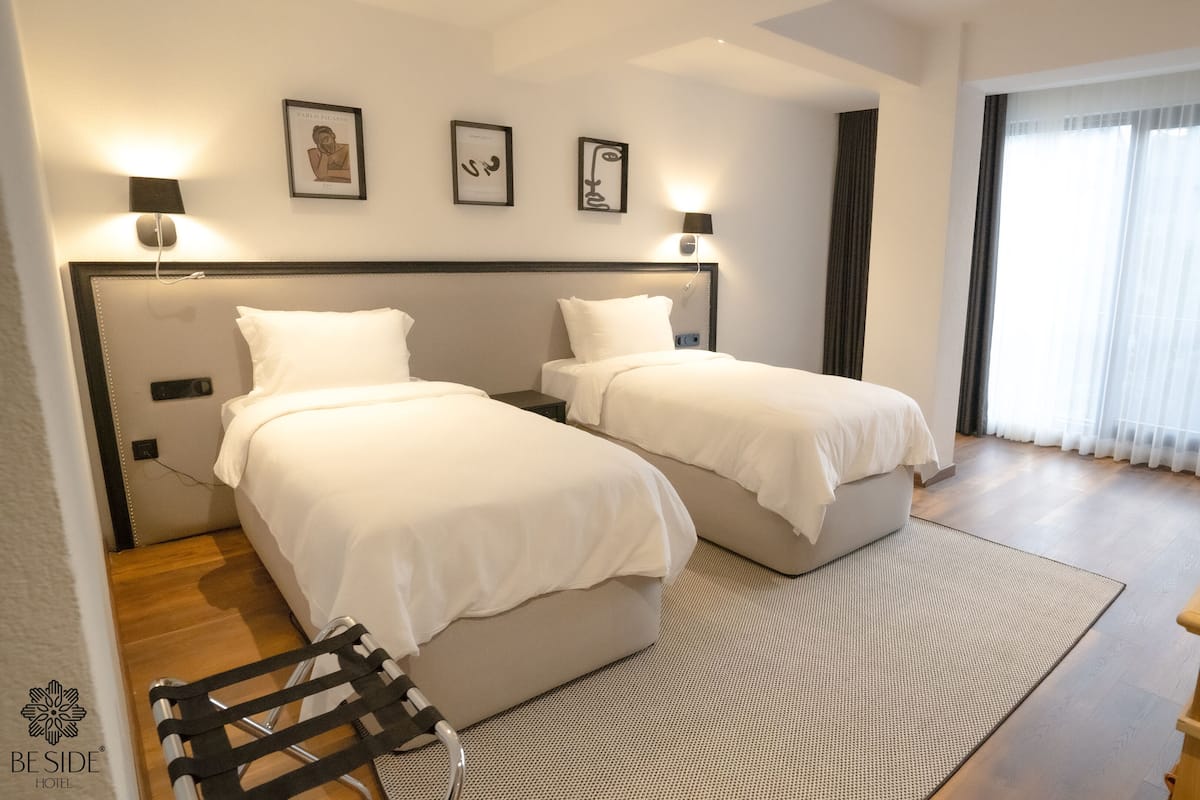Classic Room, 2 Twin Beds, Non Smoking, City View | 1 bedroom, minibar, in-room safe, desk