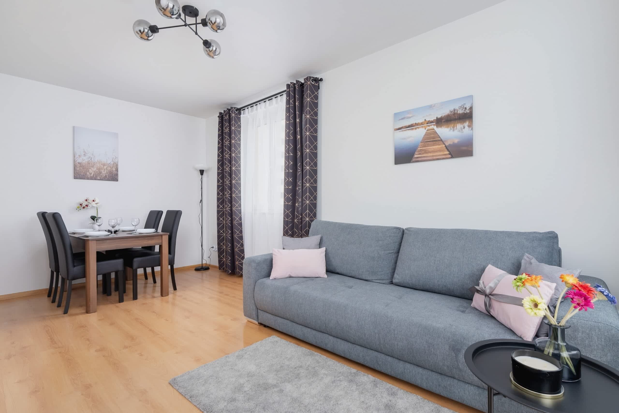 Una televisión, una oficina