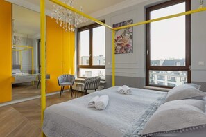 2 Schlafzimmer, Schreibtisch, Bügeleisen/Bügelbrett, Reisekinderbett