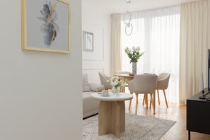 テレビ、書斎 / ワークスペース