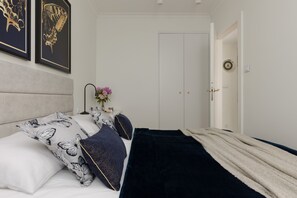 1 bedroom, desk, iron/ironing board, WiFi