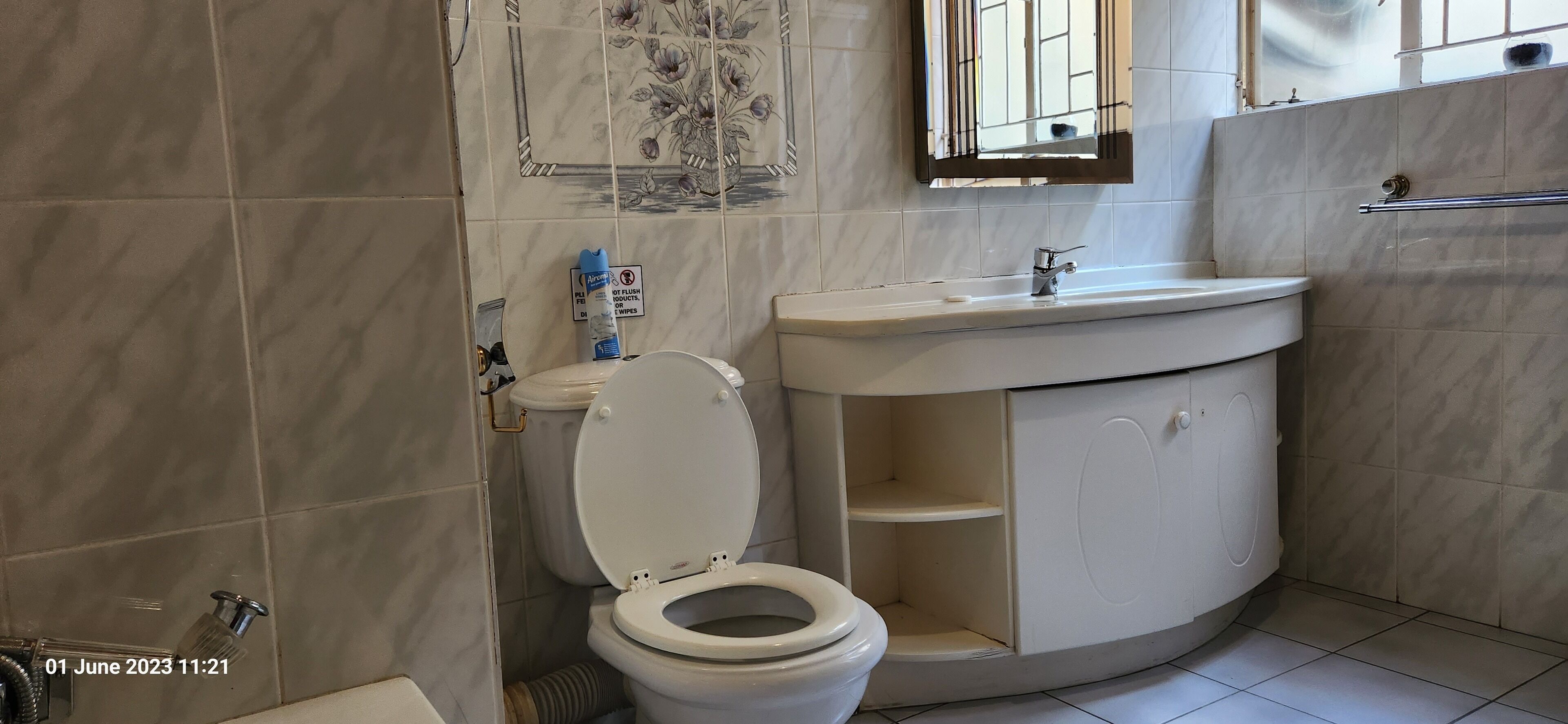 Basic Room | Bathroom | Shower, towels, shampoo, toilet paper