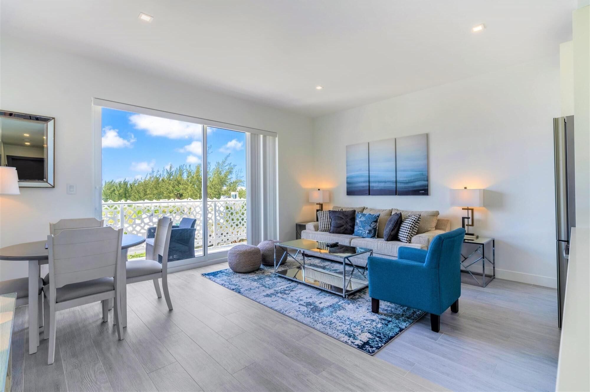 Spacious 1BR 1bth Apt w Rooftop Pool Near Beach