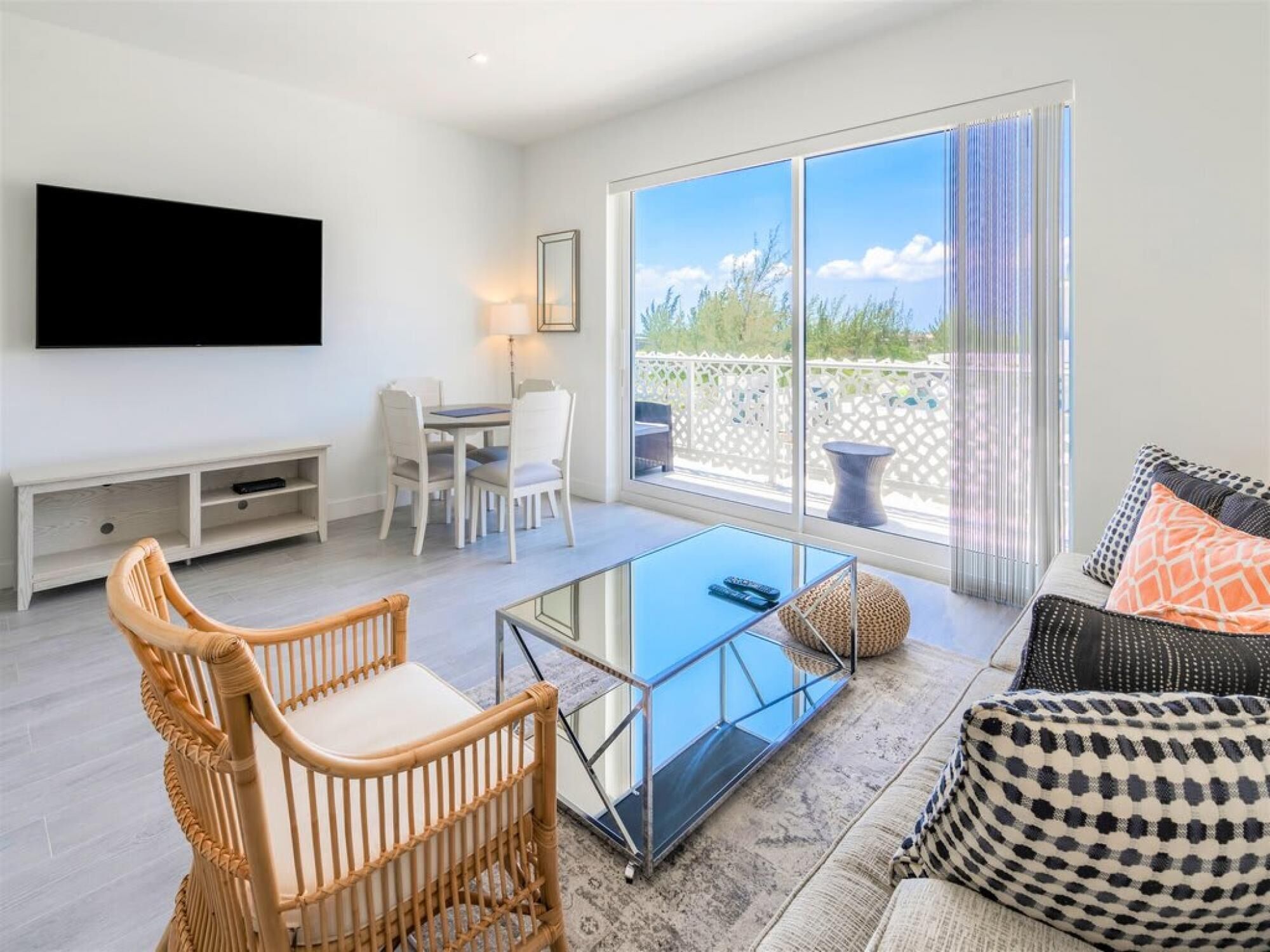 The Grove 1BR Apt w Rooftop Pool Onsite Amenities