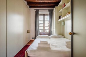 2 bedrooms, iron/ironing board, travel cot, free WiFi