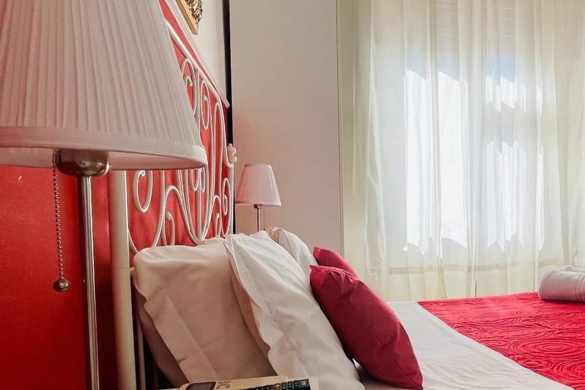 Habitación triple panorámica | Ropa de cama hipoalergénica, edredón, escritorio y insonorización