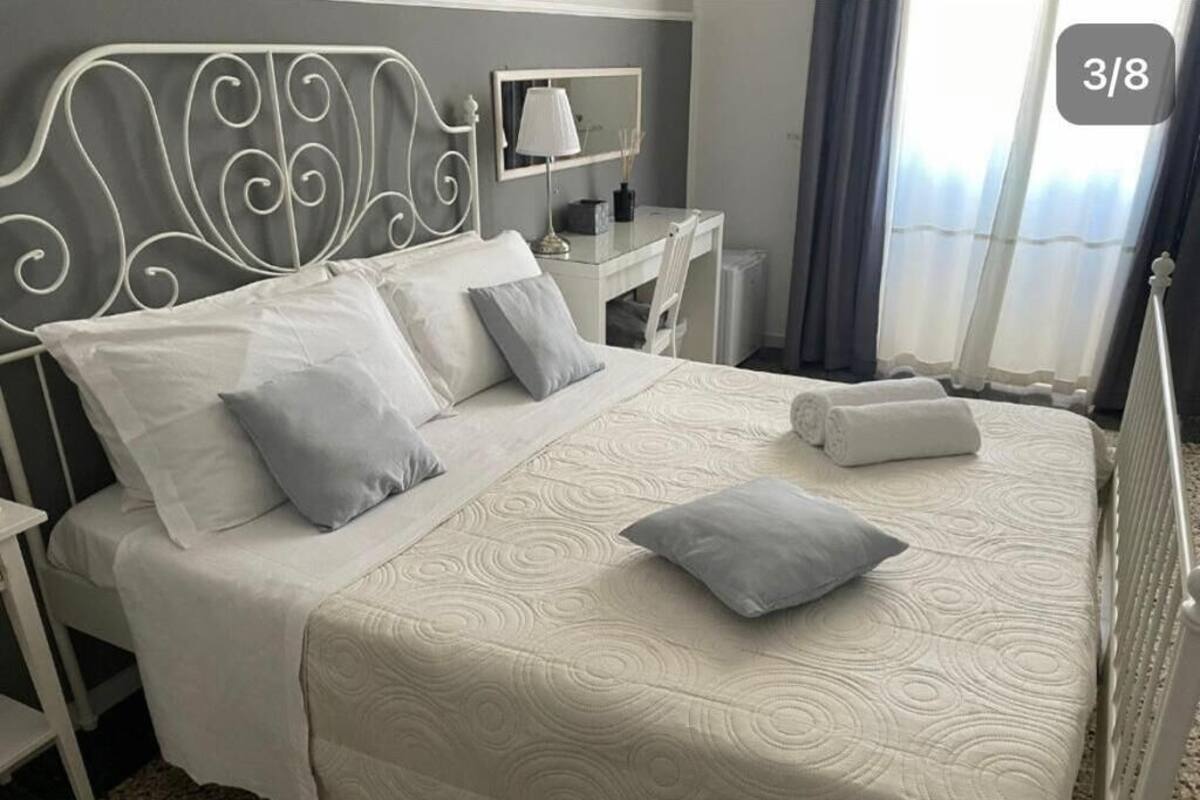 Habitación cuádruple panorámica | Ropa de cama hipoalergénica, edredón, escritorio y insonorización