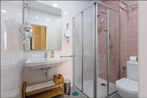 San Agustin 1 | Bathroom | Shower, hair dryer, bidet, towels - San Agustín (Seville)