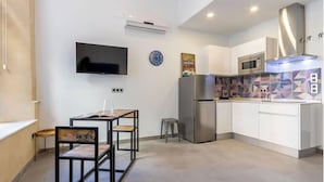 San Agustin 1 | منطقة المعيشة | تلفزيون بشاشة مسطحة بحجم 40-بوصة يعرض قنوات فضائية