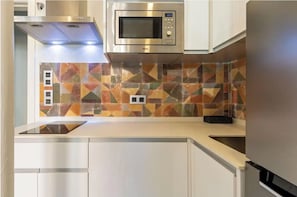 San Agustin 2 | Cocina privada | Frigorífico grande, microondas, horno y lavavajillas