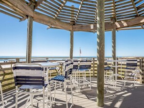 屋外ダイニングエリア