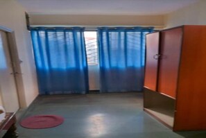 스탠다드룸 | 이집트산 면 시트, 고급 침구, 책상, 무료 WiFi