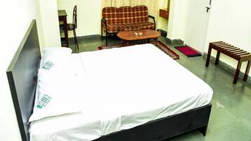 Deluxe Quadruple Room | 1 bilik tidur, cadar kapas Mesir, peralatan tempat tidur premium, meja