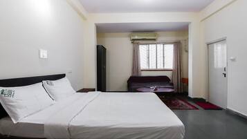 Deluxe Quadruple Room | 1 bilik tidur, cadar kapas Mesir, peralatan tempat tidur premium, meja
