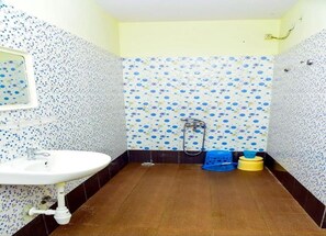 Deluxe-Zimmer | Badezimmer | Dusche, Hydromassagedusche, Handtücher
