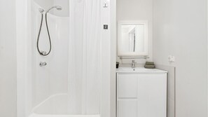 Douche, serviettes fournies