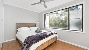 3 bedrooms, iron/ironing board, free WiFi, bed sheets