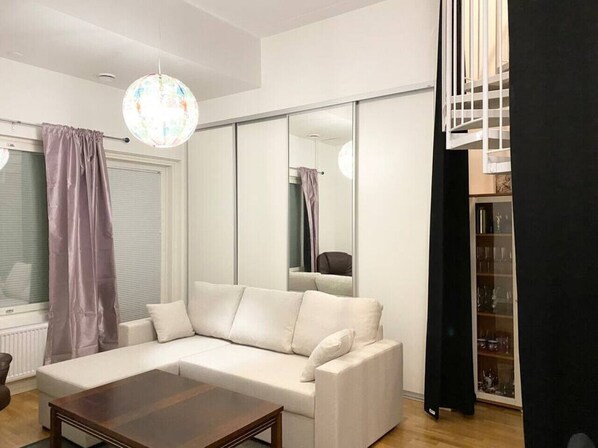 Smart TV, stereo, offices