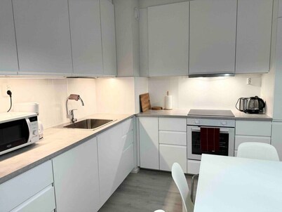 #PIHLAJISTO · Spacious 4-bedroom condo with patio, free parking