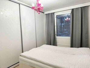 4 Schlafzimmer, Schreibtisch, Bügeleisen/Bügelbrett, WLAN