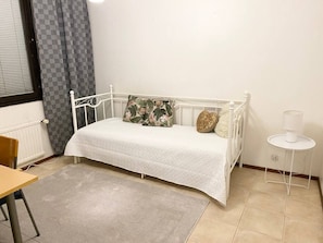 4 bedrooms, desk, iron/ironing board, WiFi