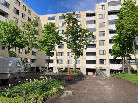 Exterior. #PIHLAJISTO · Spacious 4-bedroom condo with patio, free parking