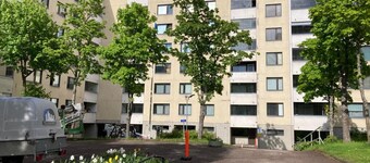 #PIHLAJISTO · Spacious 4-bedroom condo with patio, free parking