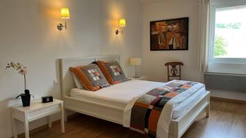 2 slaapkamers, een strijkplank/strijkijzer, reisbedje, wifi