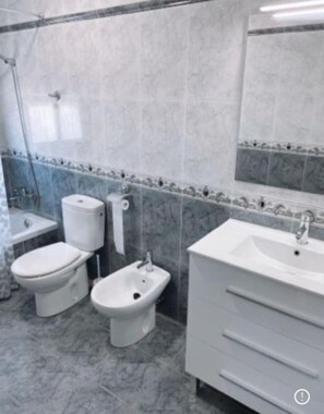 Shower, bidet, towels
