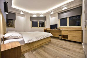 Habitación Deluxe | Caja de seguridad en la habitación, escritorio y insonorización 