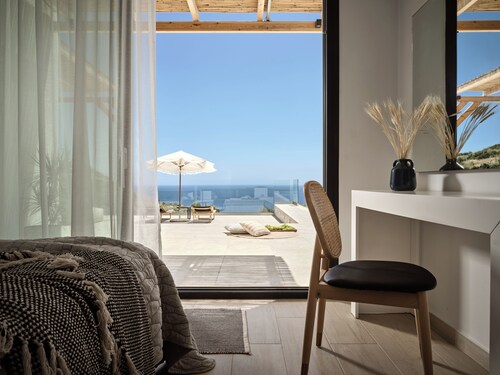 Elle Lux Villa, Essence of Endless Blue