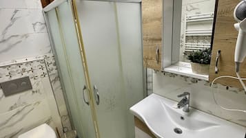 Apartemen Comfort | 1 kamar tidur dan seprai linen