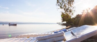 Seafront Luxury Villa w 5-en Suite BR BBQ
