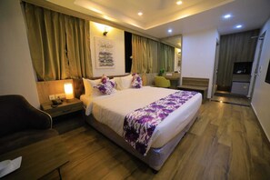 1 bedroom, in-room safe, blackout curtains, soundproofing