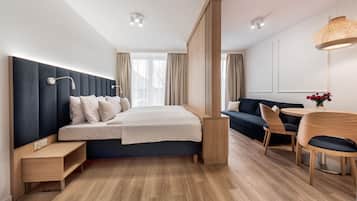 Classic-Suite, 1 Schlafzimmer, Balkon | 1 Schlafzimmer, Zimmersafe, Bügeleisen/Bügelbrett, Bettwäsche