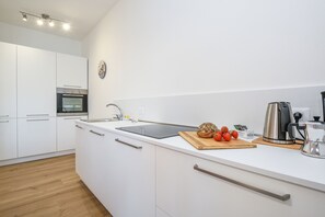 Fridge, oven, dishwasher, coffee/tea maker