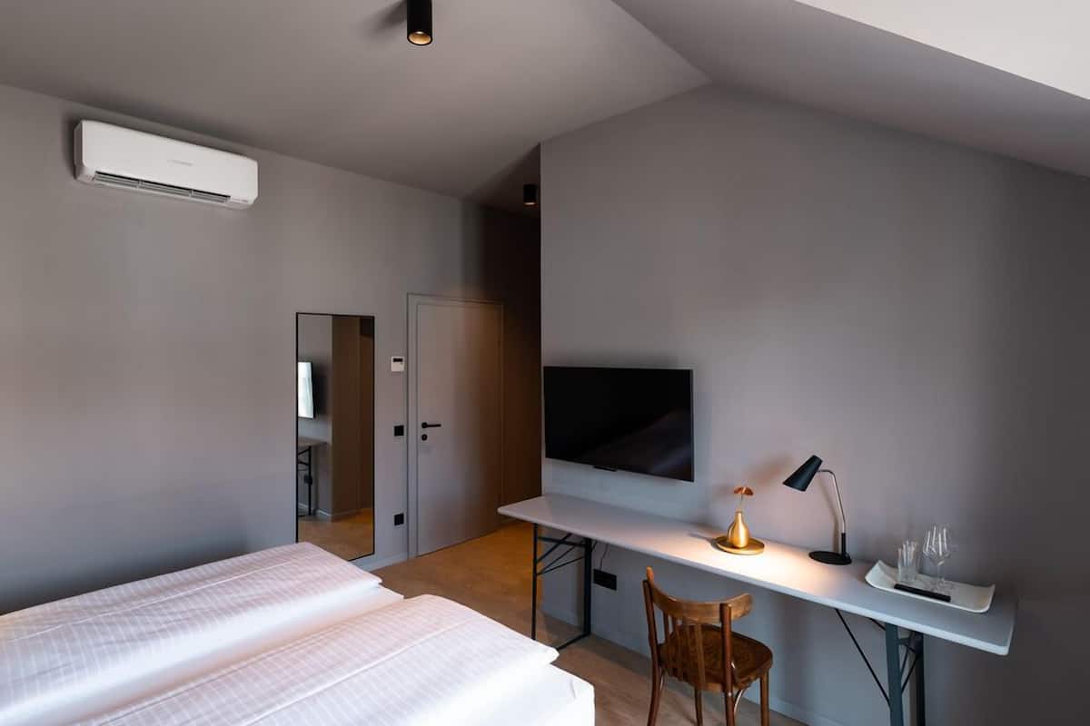 1 bedroom, desk, free WiFi