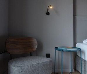 办公桌、免费 WiFi