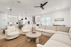 智能電視、乒乓球設施、書籍