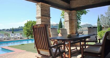 Traum Villa mit Pool und Überdachtem Freisitz+grill