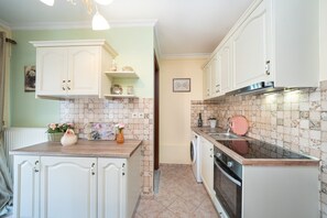 ميكروويف، فرن، موقد طهي مسطح، ماكينة لصنع القهوة/الشاي