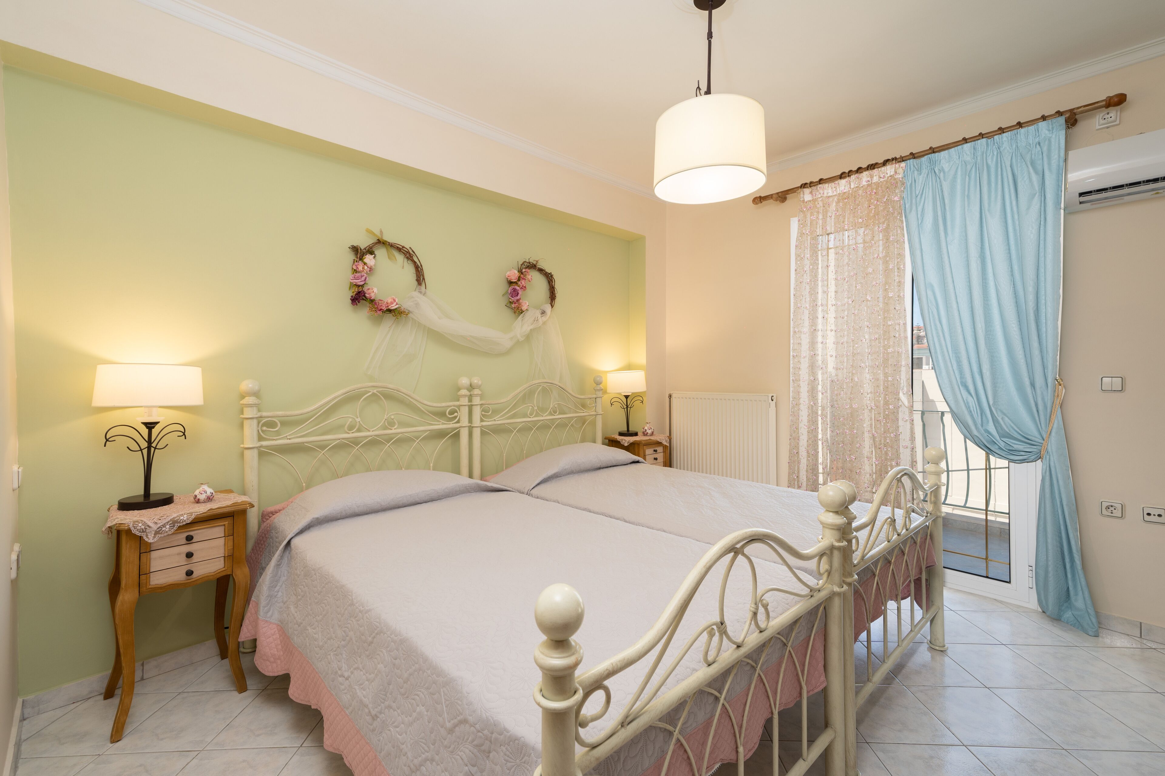 2 habitaciones, tabla de planchar con plancha, wifi y ropa de cama 