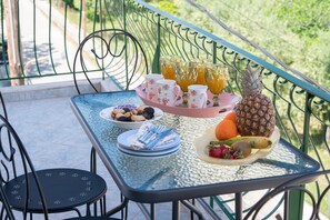 تناول الطعام بالخارج