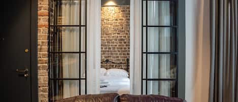 Comfort Suite | 2 bedrooms, minibar, in-room safe, individually furnished
