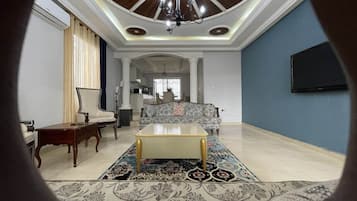 Superior Suite | Living area