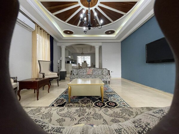 Superior Suite | Living area - Résidence Khety (Yaoundé)