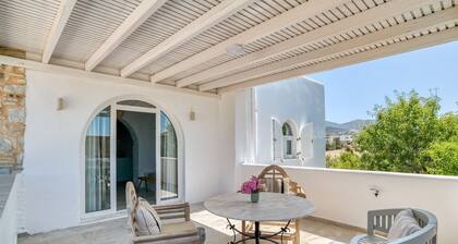 Cavos Paros: Charming Cyclades Apartment With Cosy Veranda
